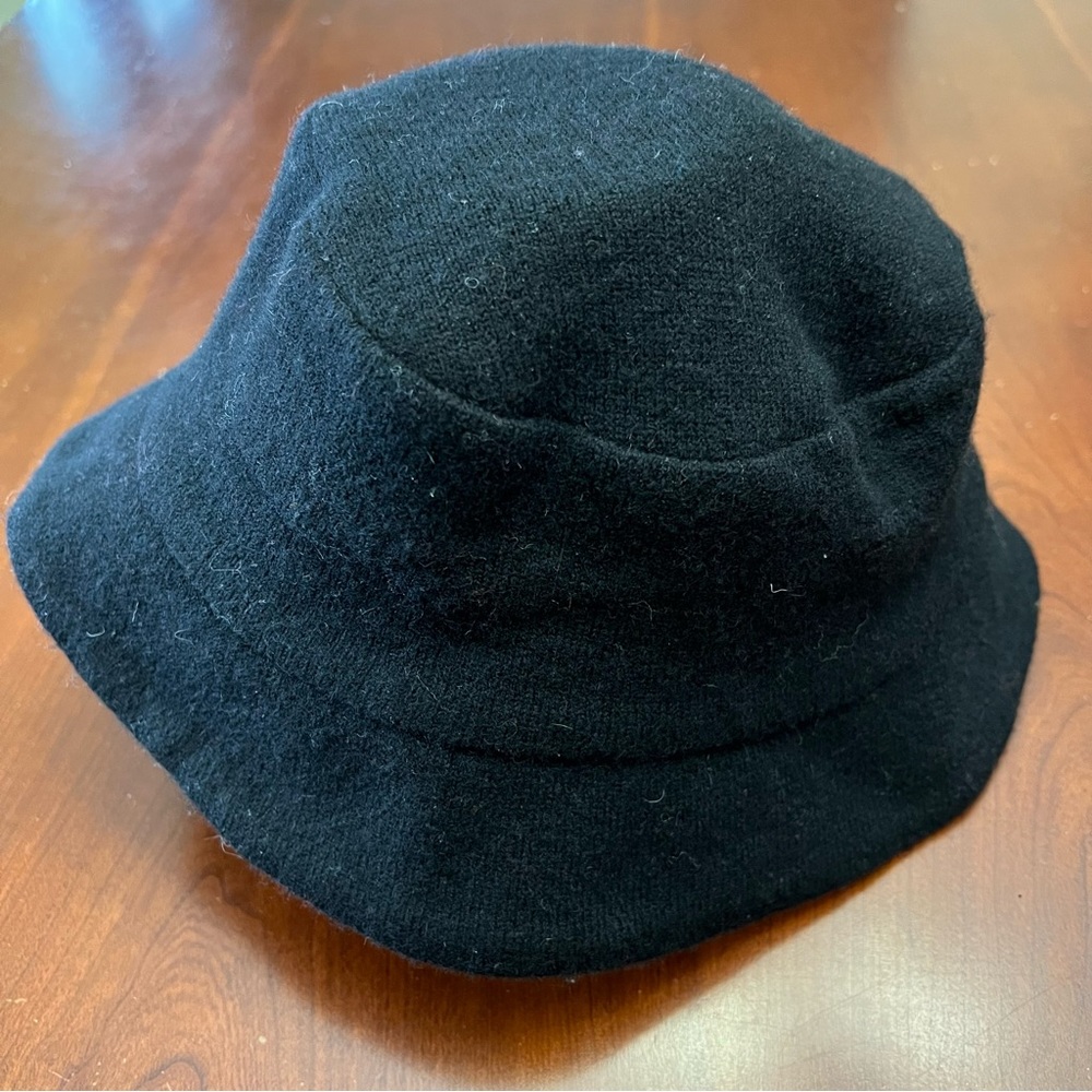 NWOT- 💯 Lambs wool bucket hat toque beanie winter accessories black women o/s